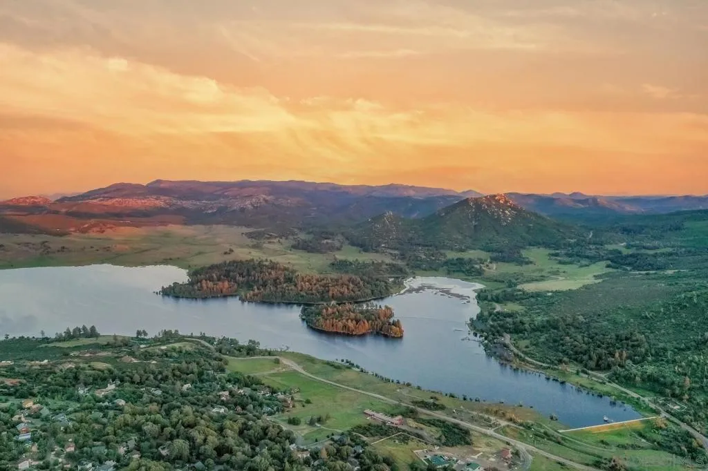 Julian, California 92036, United States, 4 Bedrooms Bedrooms, ,5 BathroomsBathrooms,Residential,Active,253037