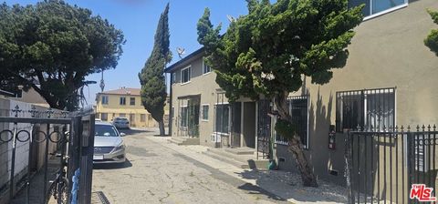 Photo of 1115 W 111th Street, Los Angeles, CA 90044 (MLS # 25545213)