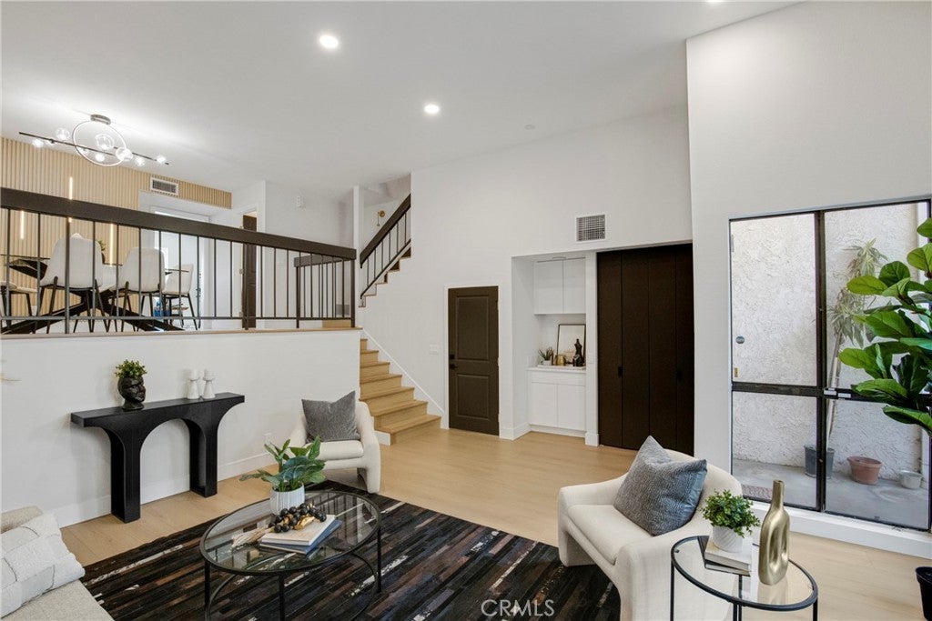 17150 Burbank 23