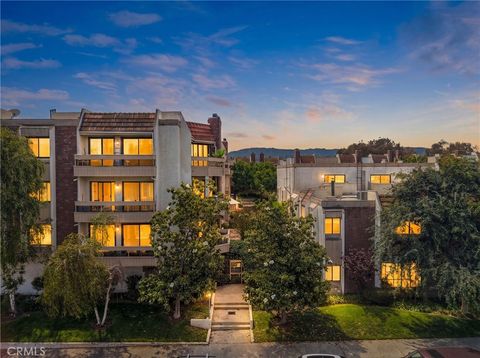 Photo of 17150 Burbank BLVD #23, Encino, CA 91316 (MLS # GD26103707)