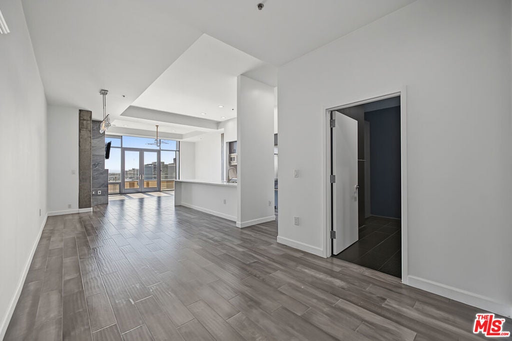 1111 S GRAND Avenue PH6