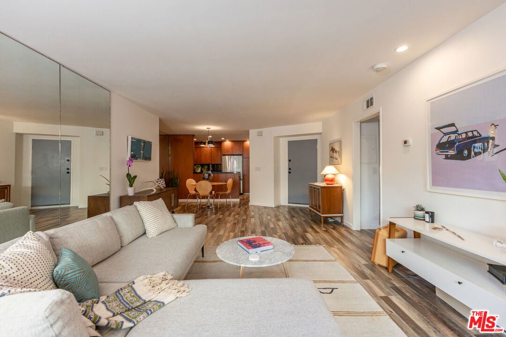 2260 N Cahuenga Boulevard 306