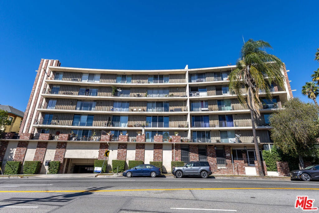 2260 N Cahuenga Boulevard 306