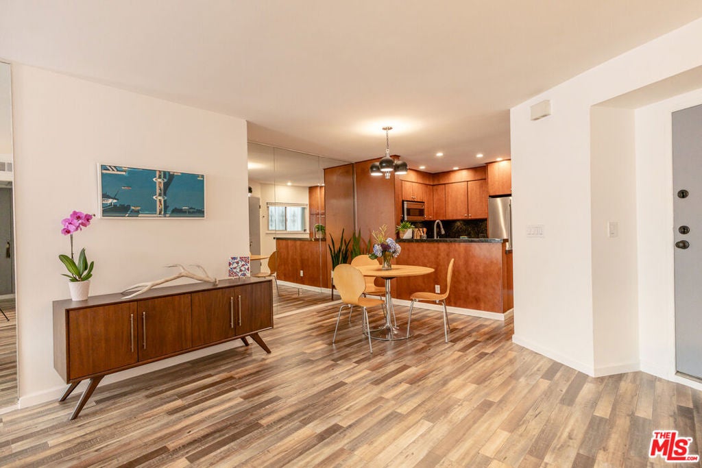 2260 N Cahuenga Boulevard 306