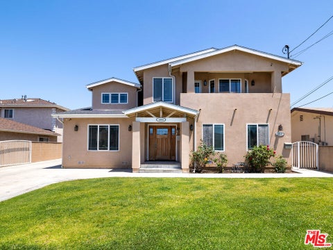 Photo of 1563 W 218th Street, Torrance, CA 90501 (MLS # 26995967)