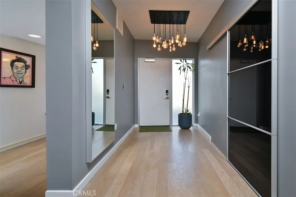 Los Angeles, California 90046, United States, 2 Bedrooms Bedrooms, ,3 BathroomsBathrooms,Residential,Active,211385