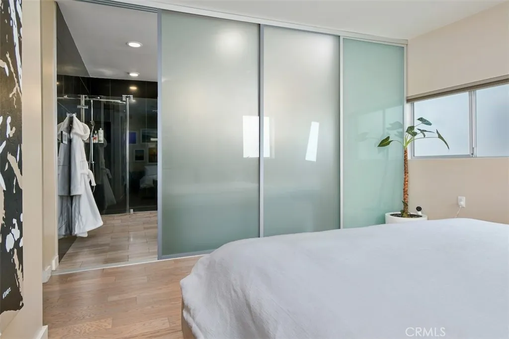 Los Angeles, California 90046, United States, 2 Bedrooms Bedrooms, ,3 BathroomsBathrooms,Residential,Active,211385