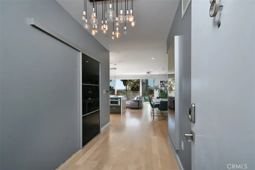 Los Angeles, California 90046, United States, 2 Bedrooms Bedrooms, ,3 BathroomsBathrooms,Residential,Active,211385