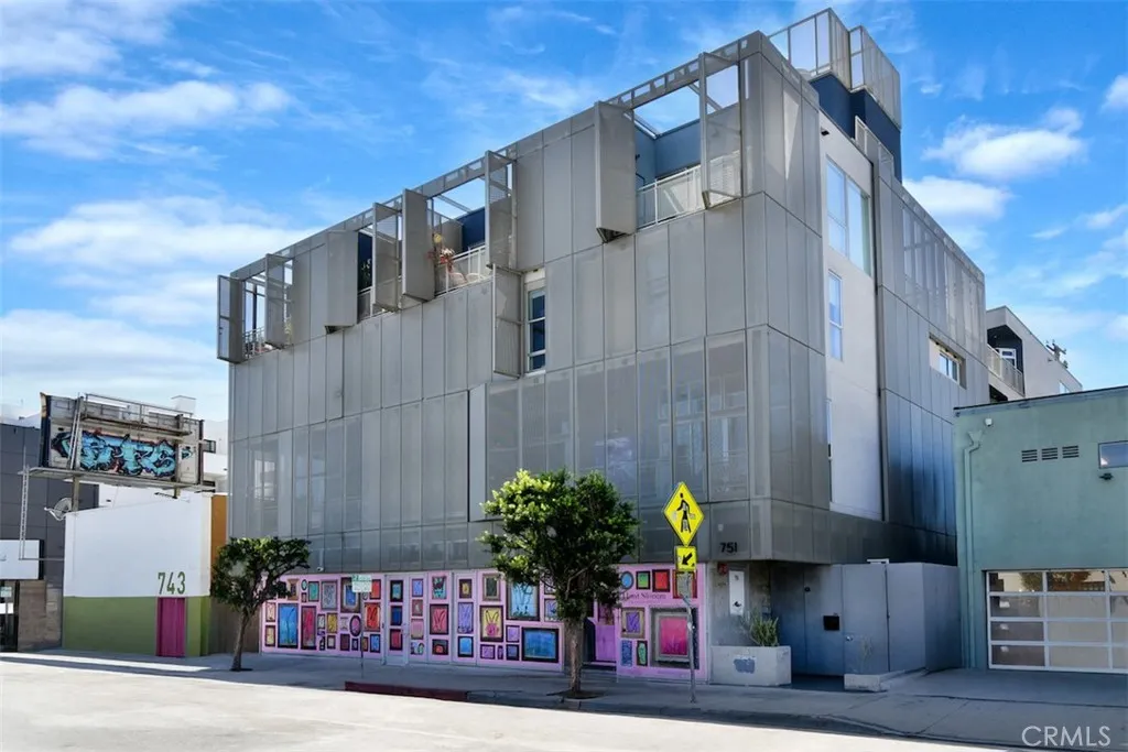 Los Angeles, California 90046, United States, 2 Bedrooms Bedrooms, ,3 BathroomsBathrooms,Residential,Active,211385