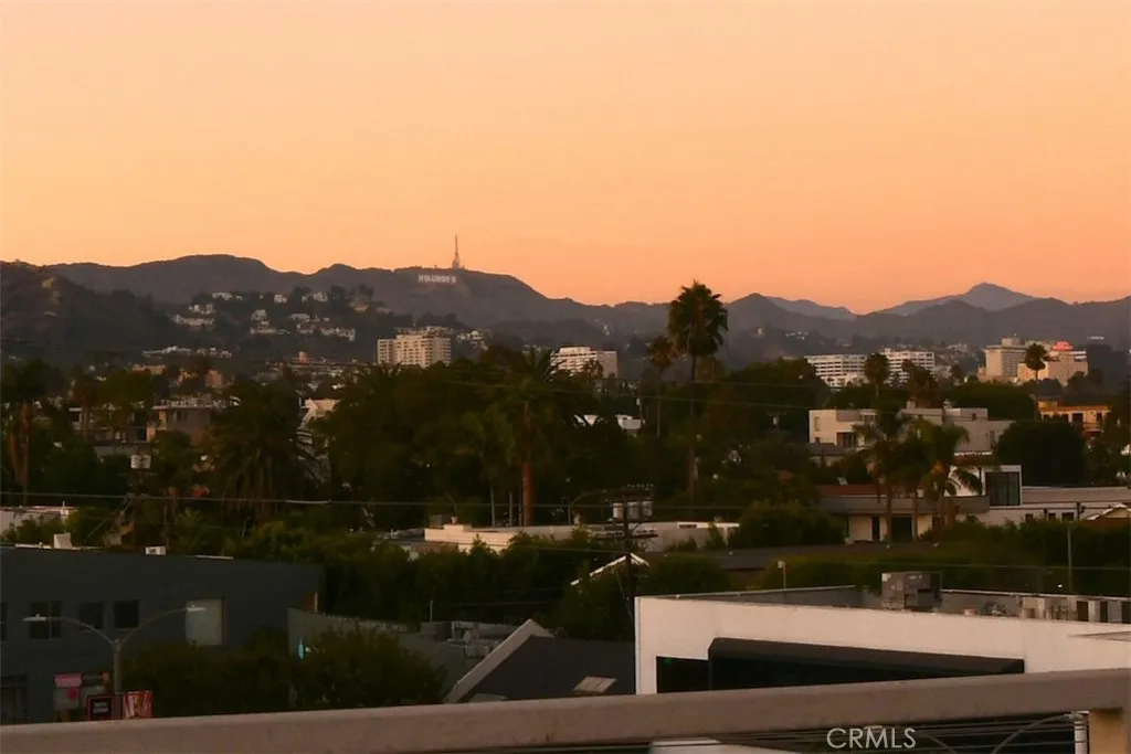 Los Angeles, California 90046, United States, 2 Bedrooms Bedrooms, ,3 BathroomsBathrooms,Residential,Active,211385