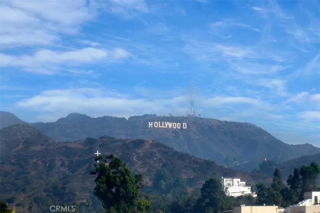 Los Angeles, California 90046, United States, 2 Bedrooms Bedrooms, ,3 BathroomsBathrooms,Residential,Active,211385