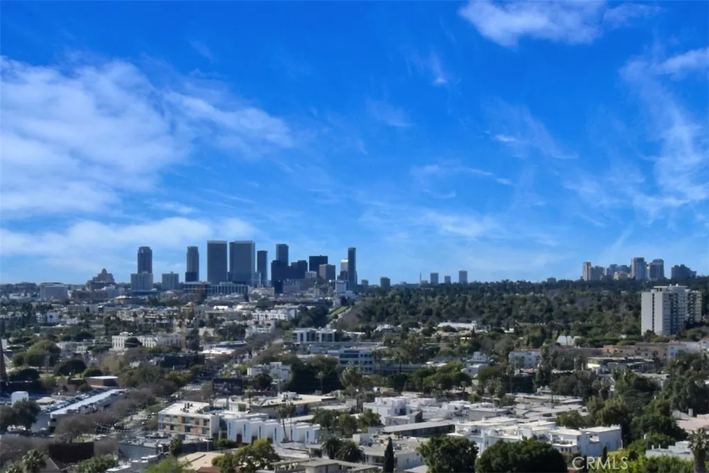 Los Angeles, California 90046, United States, 2 Bedrooms Bedrooms, ,3 BathroomsBathrooms,Residential,Active,211385