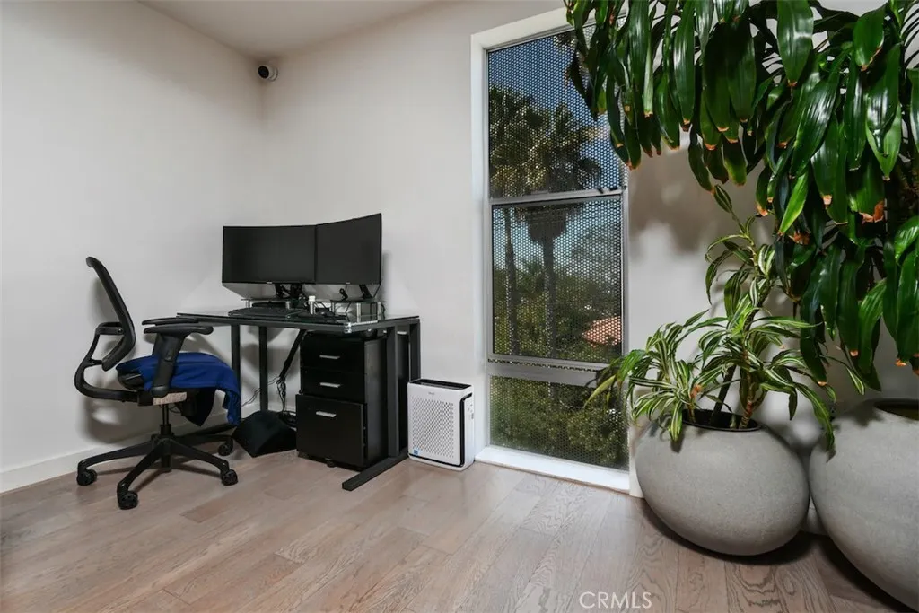 Los Angeles, California 90046, United States, 2 Bedrooms Bedrooms, ,3 BathroomsBathrooms,Residential,Active,211385