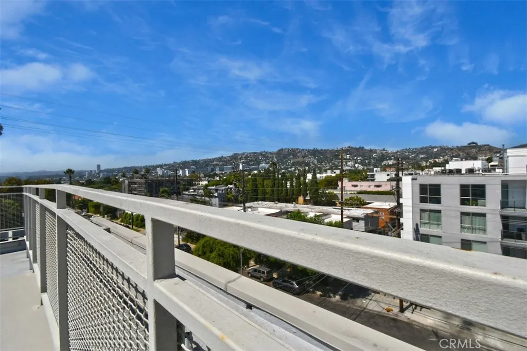 Los Angeles, California 90046, United States, 2 Bedrooms Bedrooms, ,3 BathroomsBathrooms,Residential,Active,211385