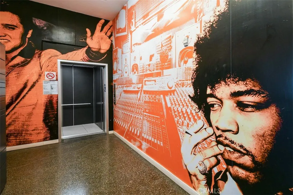 Los Angeles, California 90046, United States, 2 Bedrooms Bedrooms, ,3 BathroomsBathrooms,Residential,Active,211385