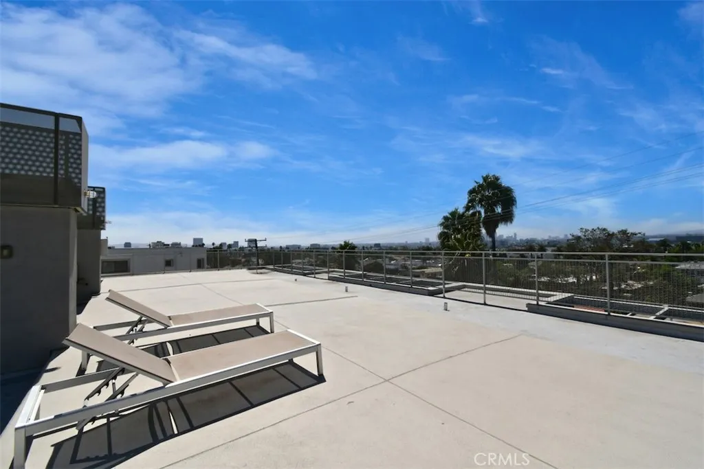 Los Angeles, California 90046, United States, 2 Bedrooms Bedrooms, ,3 BathroomsBathrooms,Residential,Active,211385