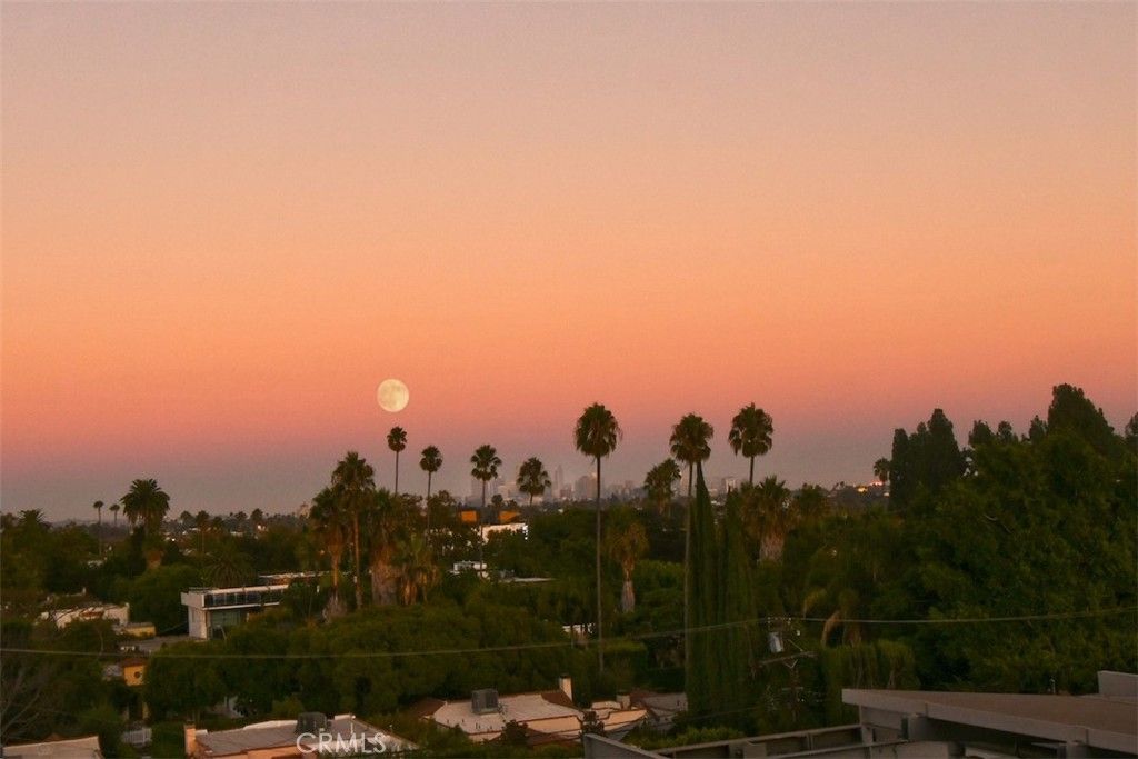 Photo of 751 N Fairfax Avenue #8, Los Angeles, CA 90046 (MLS # NP25200611)