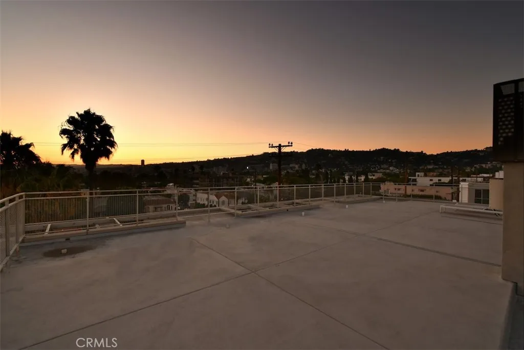 Los Angeles, California 90046, United States, 2 Bedrooms Bedrooms, ,3 BathroomsBathrooms,Residential,Active,211385