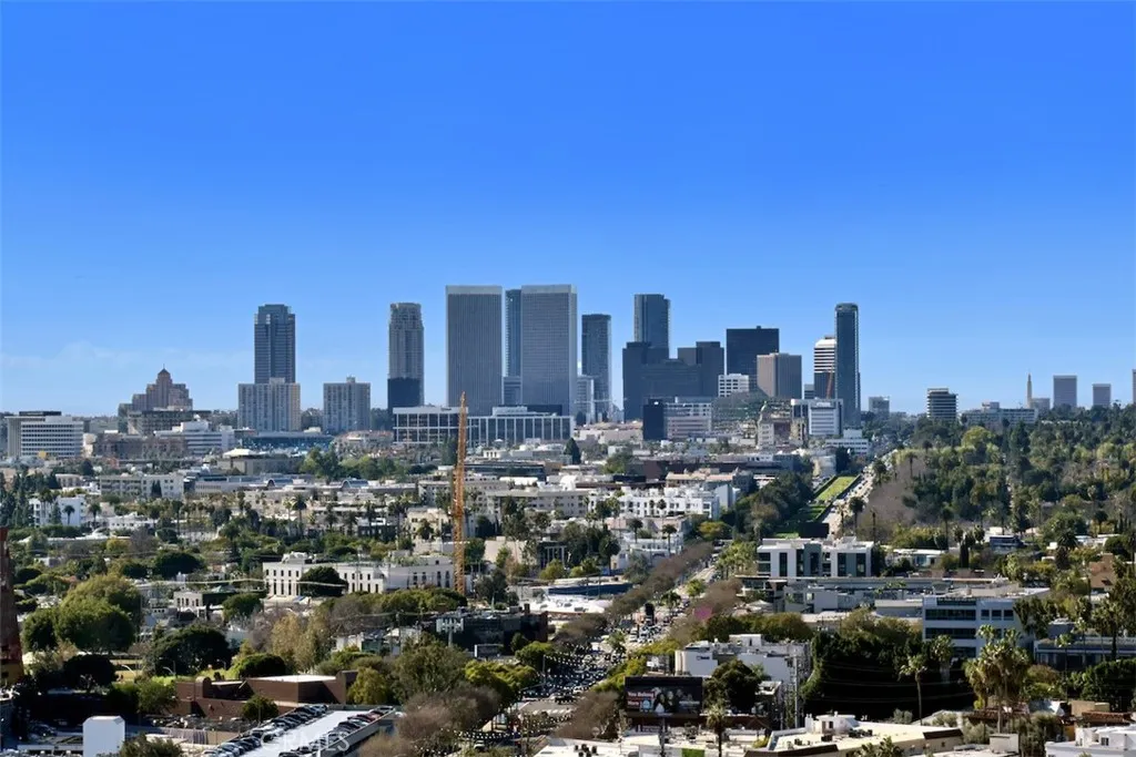 Los Angeles, California 90046, United States, 2 Bedrooms Bedrooms, ,3 BathroomsBathrooms,Residential,Active,211385