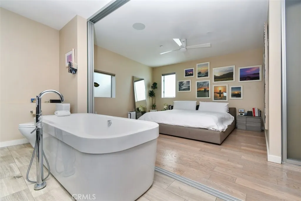 Los Angeles, California 90046, United States, 2 Bedrooms Bedrooms, ,3 BathroomsBathrooms,Residential,Active,211385