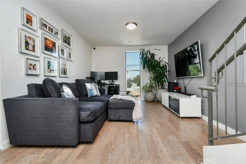 Los Angeles, California 90046, United States, 2 Bedrooms Bedrooms, ,3 BathroomsBathrooms,Residential,Active,211385