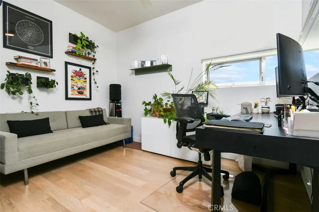 Los Angeles, California 90046, United States, 2 Bedrooms Bedrooms, ,3 BathroomsBathrooms,Residential,Active,211385