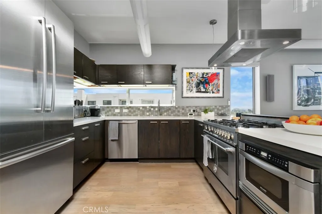 Los Angeles, California 90046, United States, 2 Bedrooms Bedrooms, ,3 BathroomsBathrooms,Residential,Active,211385