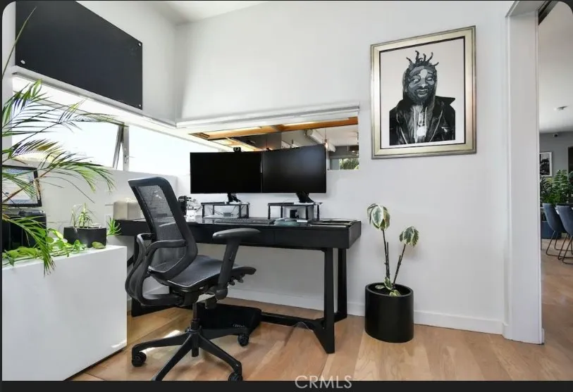 Los Angeles, California 90046, United States, 2 Bedrooms Bedrooms, ,3 BathroomsBathrooms,Residential,Active,211385