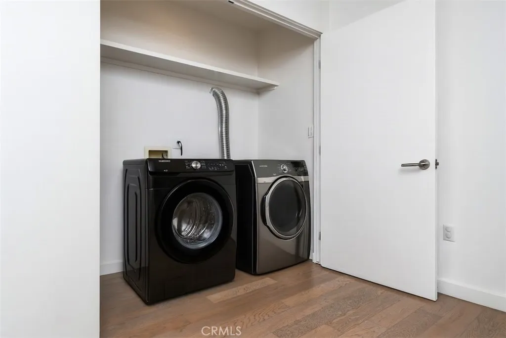 Los Angeles, California 90046, United States, 2 Bedrooms Bedrooms, ,3 BathroomsBathrooms,Residential,Active,211385