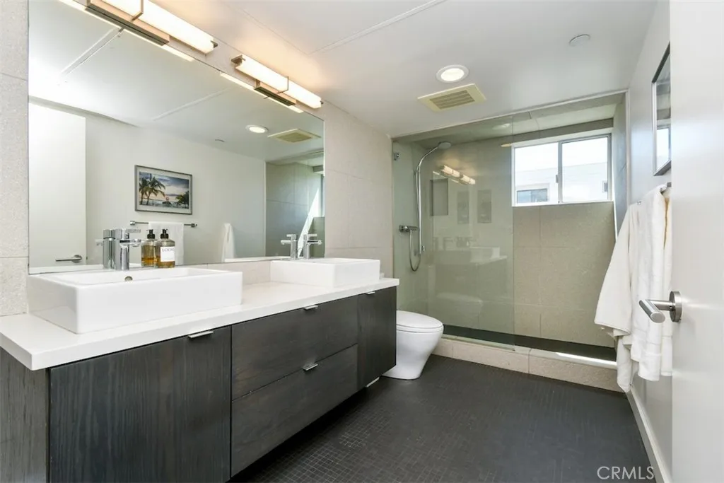 Los Angeles, California 90046, United States, 2 Bedrooms Bedrooms, ,3 BathroomsBathrooms,Residential,Active,211385