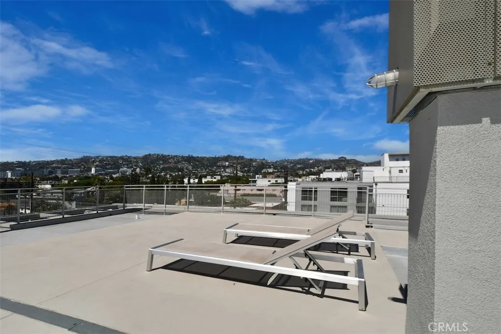 Los Angeles, California 90046, United States, 2 Bedrooms Bedrooms, ,3 BathroomsBathrooms,Residential,Active,211385