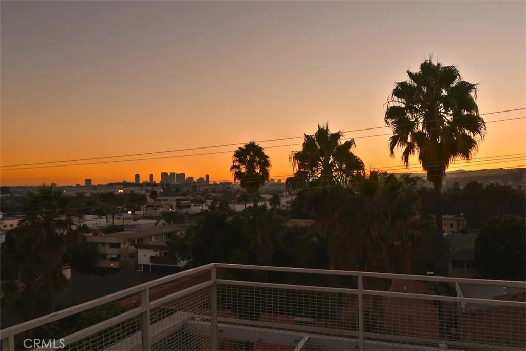 Los Angeles, California 90046, United States, 2 Bedrooms Bedrooms, ,3 BathroomsBathrooms,Residential,Active,211385