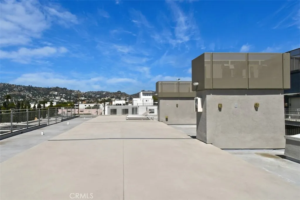 Los Angeles, California 90046, United States, 2 Bedrooms Bedrooms, ,3 BathroomsBathrooms,Residential,Active,211385