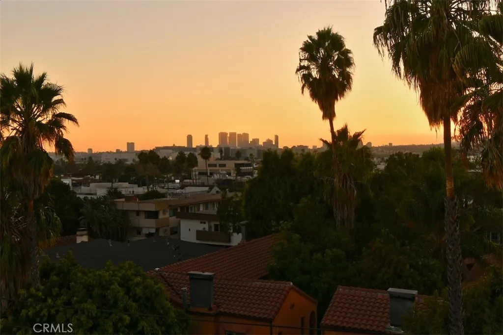 Los Angeles, California 90046, United States, 2 Bedrooms Bedrooms, ,3 BathroomsBathrooms,Residential,Active,211385