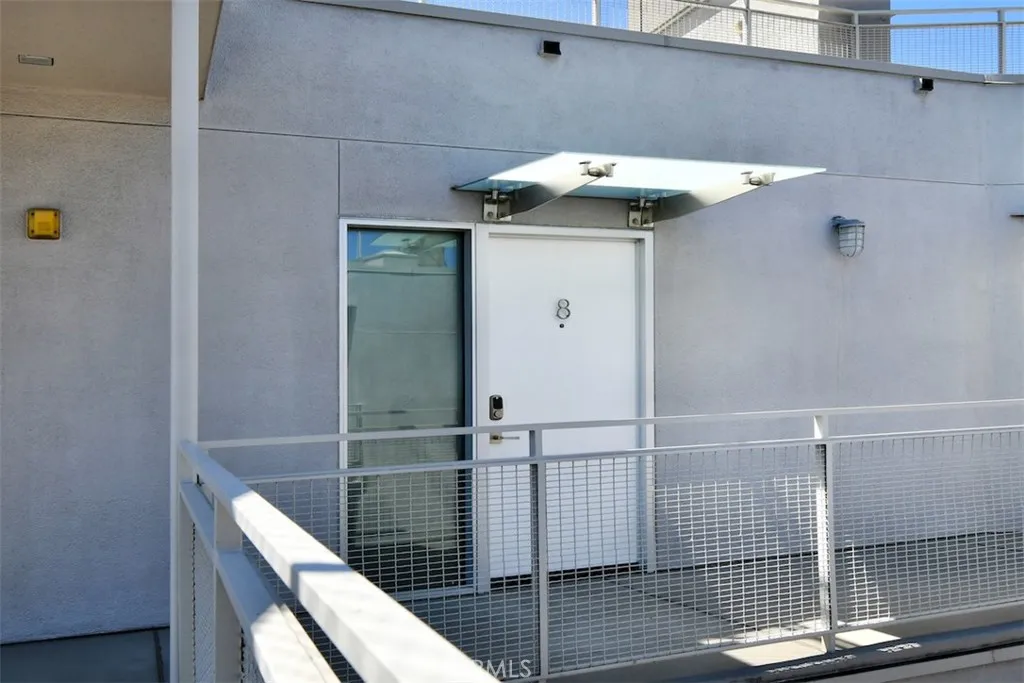 Los Angeles, California 90046, United States, 2 Bedrooms Bedrooms, ,3 BathroomsBathrooms,Residential,Active,211385