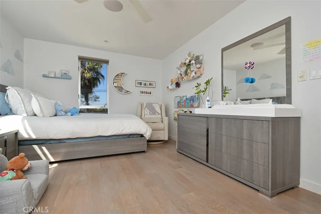 Los Angeles, California 90046, United States, 2 Bedrooms Bedrooms, ,3 BathroomsBathrooms,Residential,Active,211385