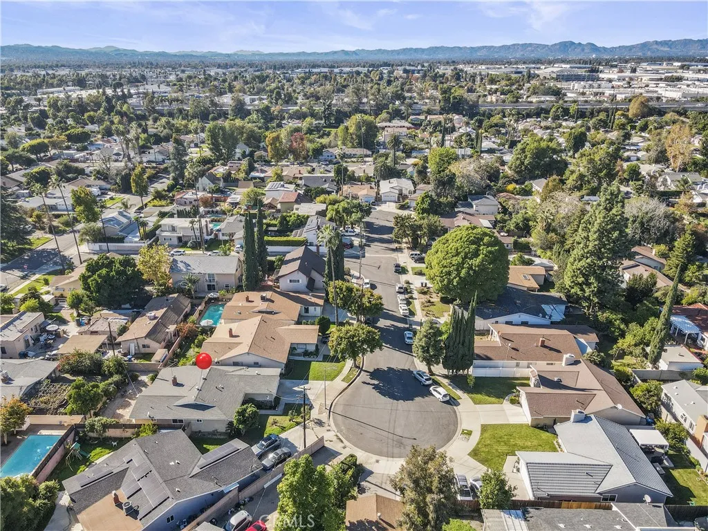 Van Nuys, California 91406, United States, 4 Bedrooms Bedrooms, ,2 BathroomsBathrooms,Residential,Pending,250218