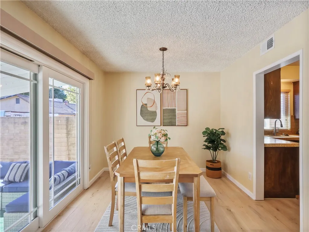 Van Nuys, California 91406, United States, 4 Bedrooms Bedrooms, ,2 BathroomsBathrooms,Residential,Pending,250218