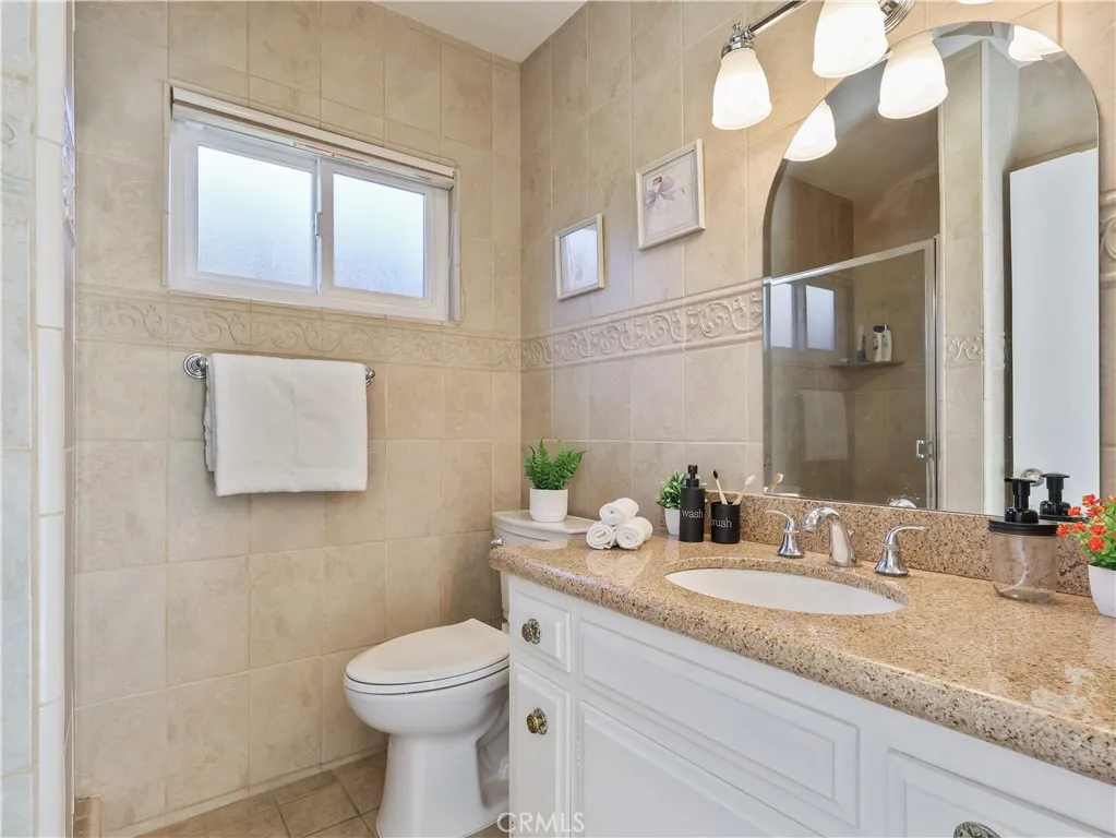 Van Nuys, California 91406, United States, 4 Bedrooms Bedrooms, ,2 BathroomsBathrooms,Residential,Pending,250218