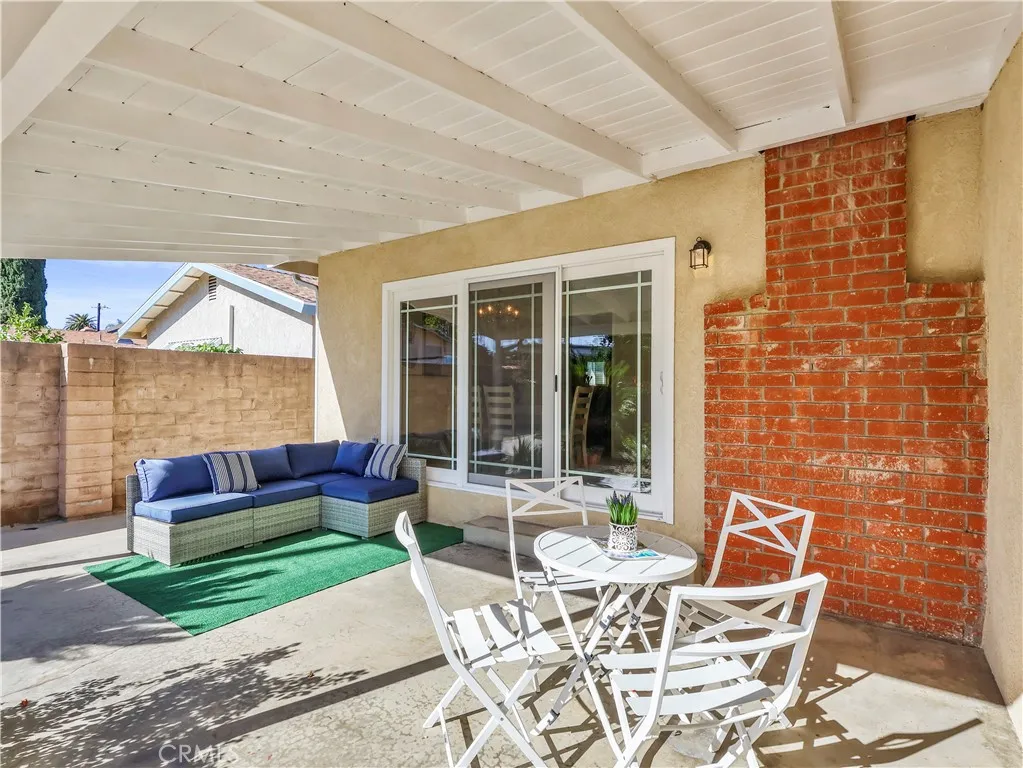 Van Nuys, California 91406, United States, 4 Bedrooms Bedrooms, ,2 BathroomsBathrooms,Residential,Pending,250218