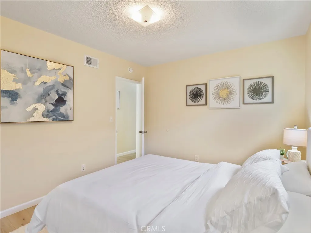 Van Nuys, California 91406, United States, 4 Bedrooms Bedrooms, ,2 BathroomsBathrooms,Residential,Pending,250218