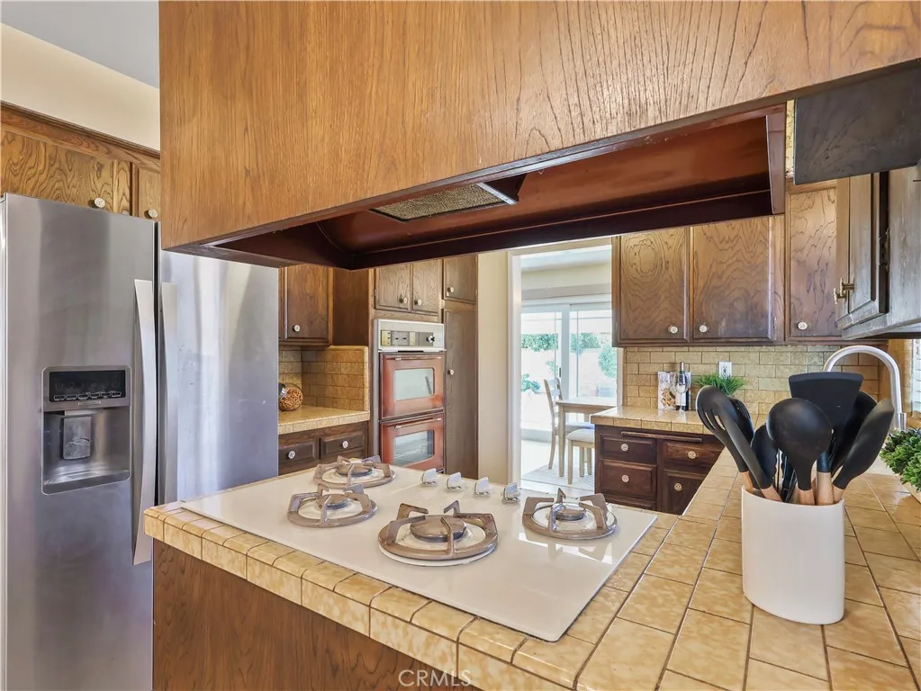 Van Nuys, California 91406, United States, 4 Bedrooms Bedrooms, ,2 BathroomsBathrooms,Residential,Pending,250218