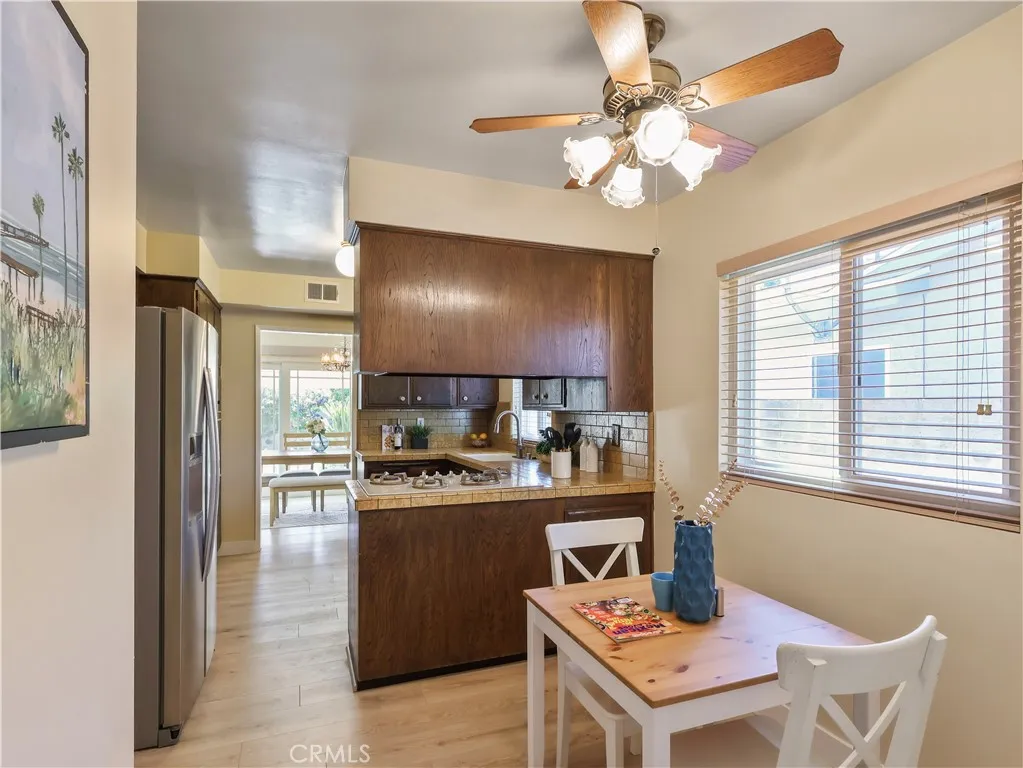 Van Nuys, California 91406, United States, 4 Bedrooms Bedrooms, ,2 BathroomsBathrooms,Residential,Pending,250218