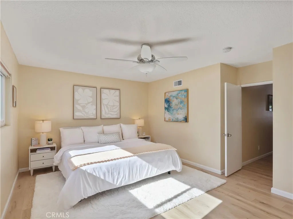 Van Nuys, California 91406, United States, 4 Bedrooms Bedrooms, ,2 BathroomsBathrooms,Residential,Pending,250218