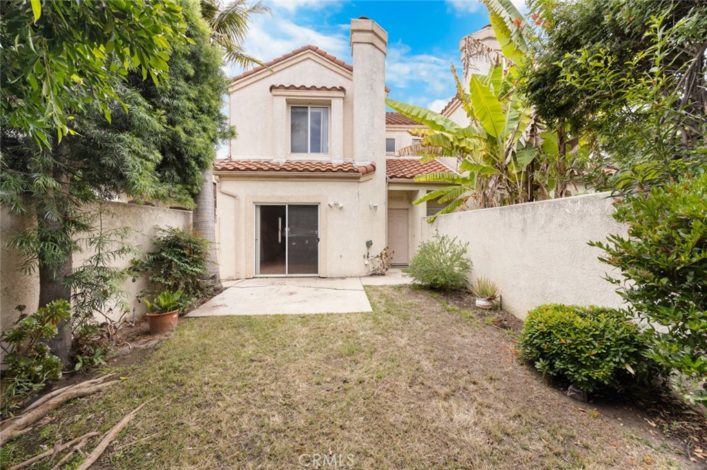 Welcome to this spacious 1,570 square feet, 3 large bedrooms, and well-laid-out townhome in the heart of Hawthorne! Tucked away in a quiet, gated community of just six units, this two-story residence offers comfort, potential, and convenience all at a fantastic value.
Step inside to find high ceilings, an open-concept living and dining area, and a cozy fireplace that sets the tone for relaxing evenings at home. The generously sized kitchen features ample cabinet space and connects seamlessly to the main living areas, ideal for everyday living or entertaining.
The oversized primary suite includes vaulted ceilings, a walk-in closet, and a private bath. Two additional bedrooms are well-sized and filled with natural light. Other features include central A/C, a private backyard space, central vacuum and a 2 car garage. Low HOA $330 a month.
Offered AS-IS, this home presents a great opportunity for buyers to bring their own vision and personal touch. Whether you’re a first-time buyer, investor, or someone looking for space and value in a desirable area, this property is full of potential.
Conveniently located near freeways, schools, parks, shopping, and LAX get where you need to go with ease.