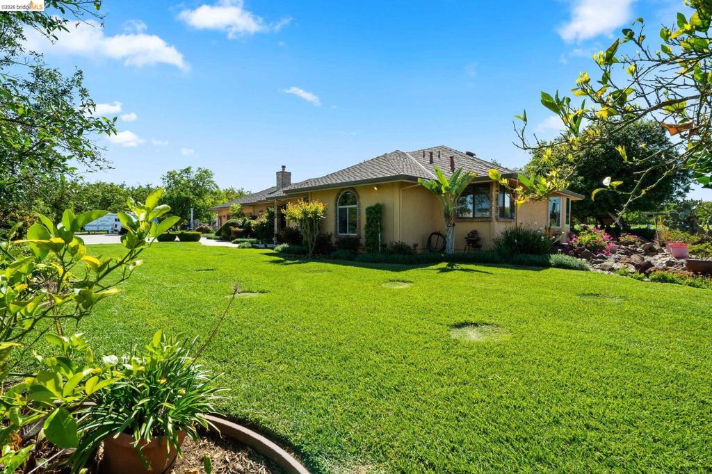2445 Taylor Ln