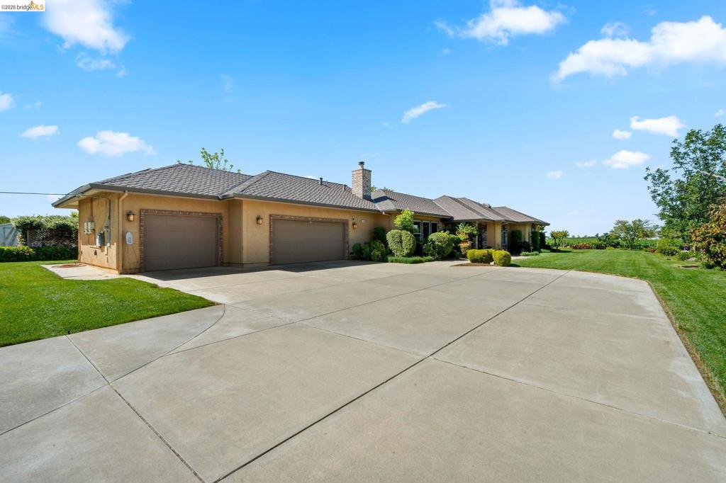 2445 Taylor Ln