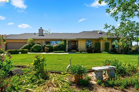 Photo of 2445 Taylor Ln Ln, Byron, CA 94514 (MLS # 41131771)