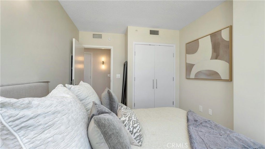 listing image 130728782611060916865
