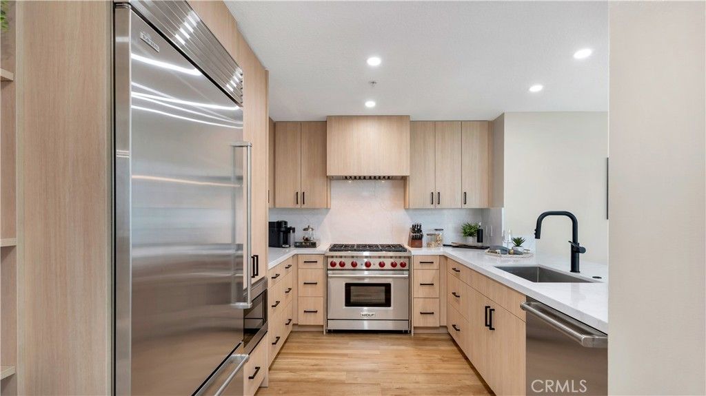 listing image 130722858016753477363